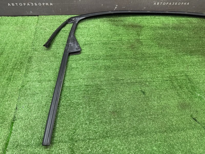 Уплотнитель стекла направляющий Opel Astra J