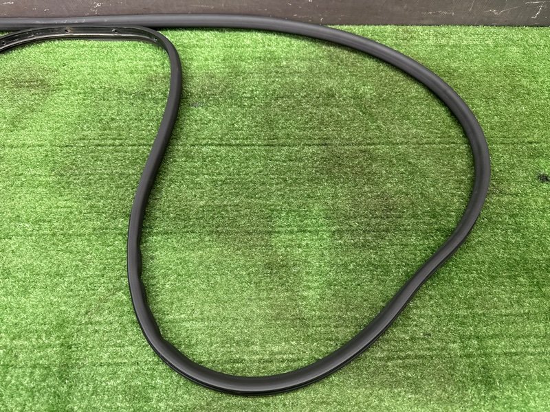 Уплотнитель двери Opel Astra J