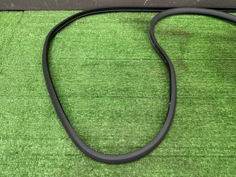 Уплотнитель двери Opel Astra J