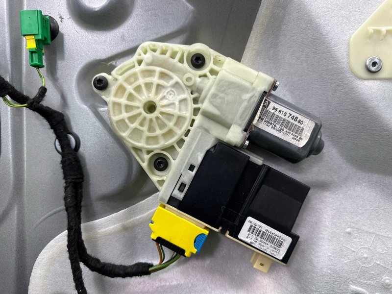 Дверь Citroen C 4