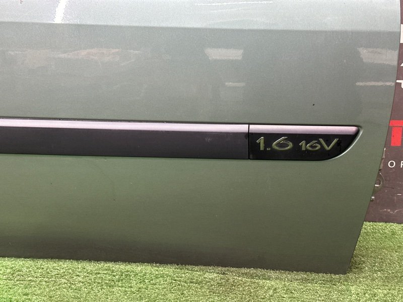 Дверь Renault Megane