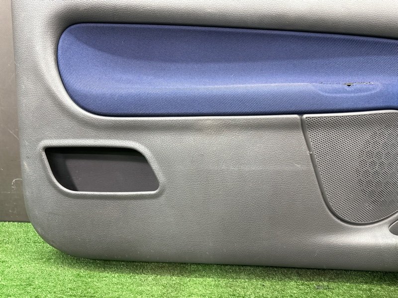 Обшивка двери Peugeot 206