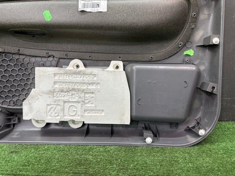 Обшивка двери Peugeot 206