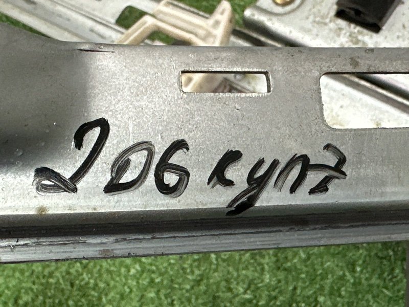 Механизм стеклоподъёмника с мотором Peugeot 206