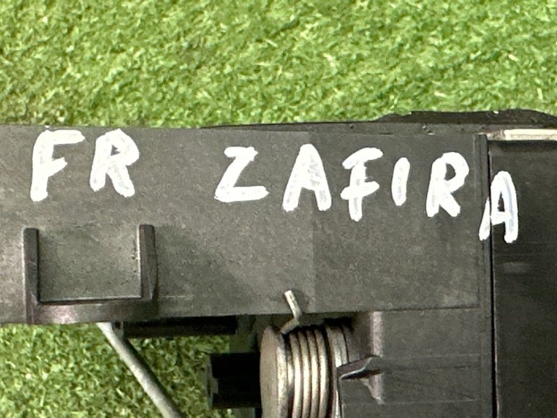 Замок двери Opel Zafira