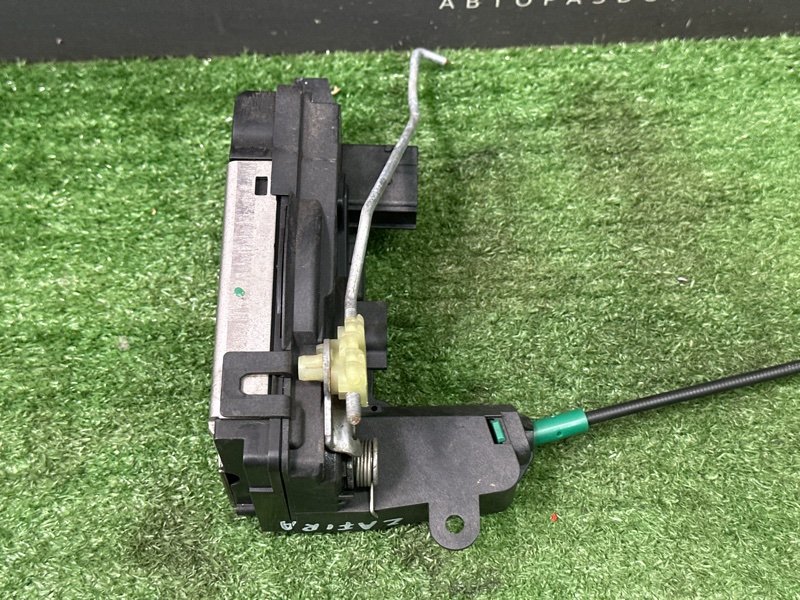 Замок двери Opel Zafira