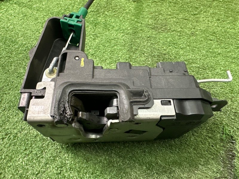 Замок двери Opel Zafira