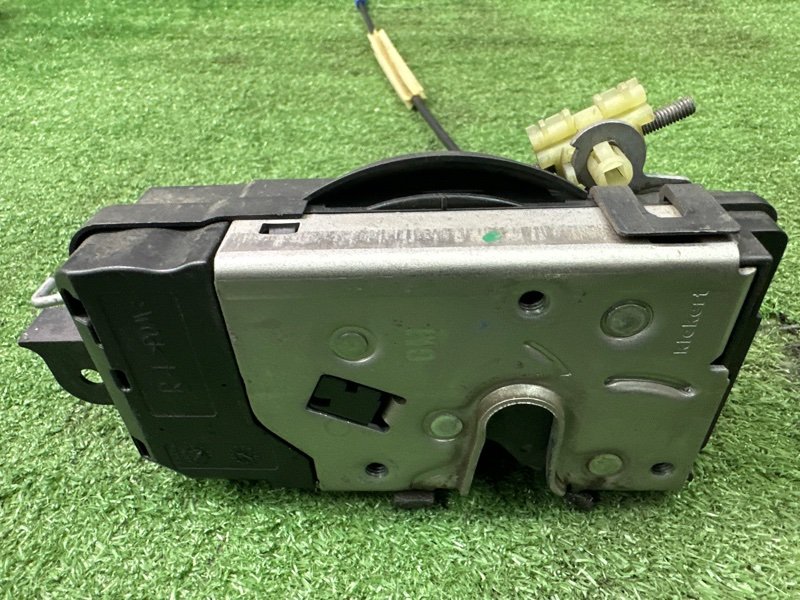 Замок двери Opel Zafira