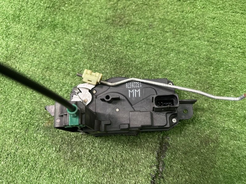 Замок двери Opel Zafira