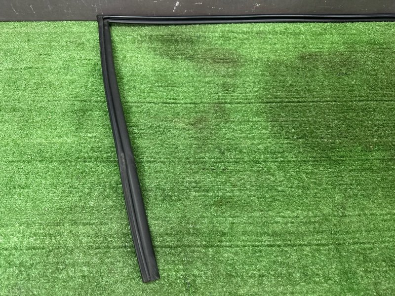 Уплотнитель стекла направляющий Mazda 6 GH