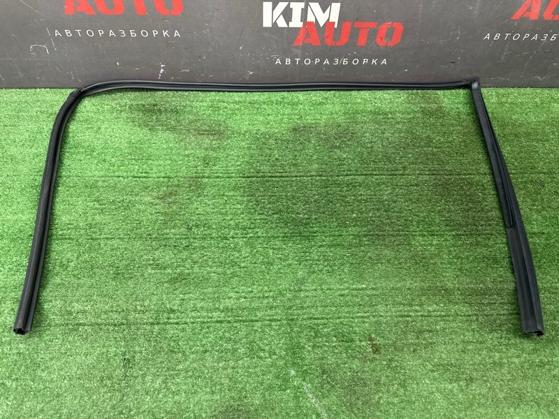Уплотнитель стекла направляющий Mazda 6 GH