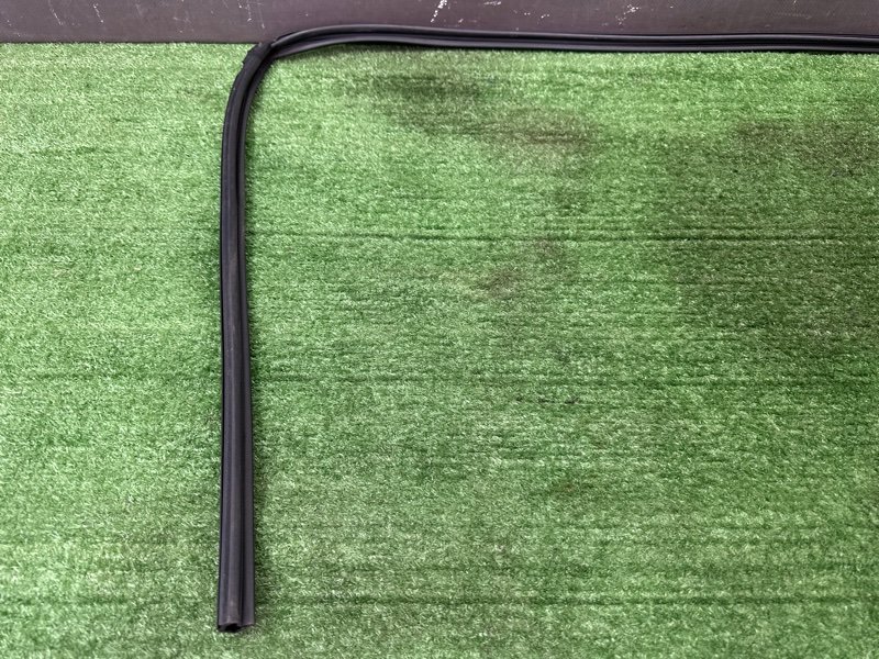 Уплотнитель стекла направляющий Mazda 6 GH