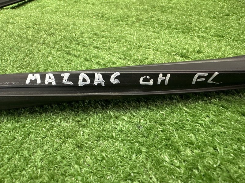 Уплотнитель стекла направляющий Mazda 6 GH