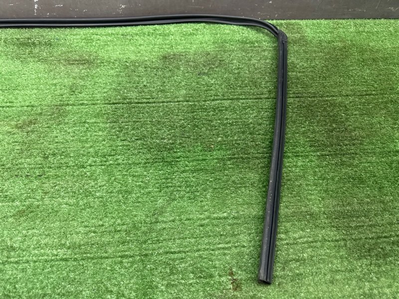 Уплотнитель стекла направляющий Mazda 6 GH