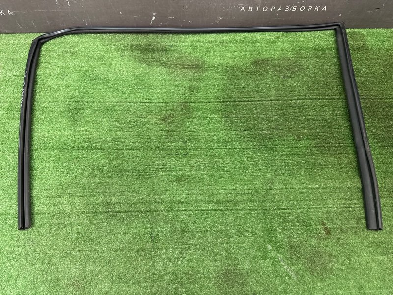 Уплотнитель стекла направляющий Mazda 6 GH