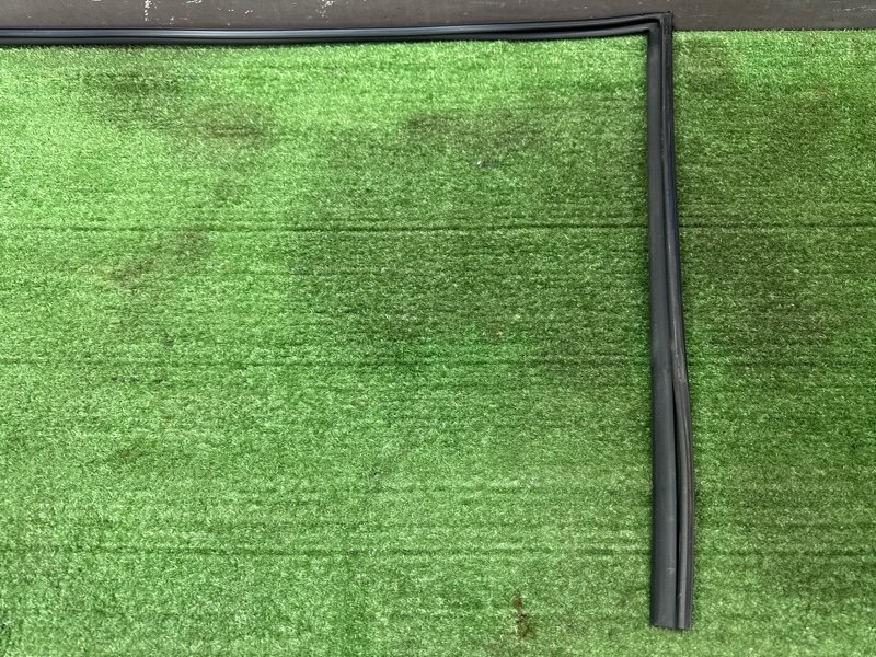 Уплотнитель стекла направляющий Mazda 6 GH