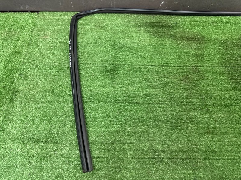 Уплотнитель стекла направляющий Mazda 6 GH