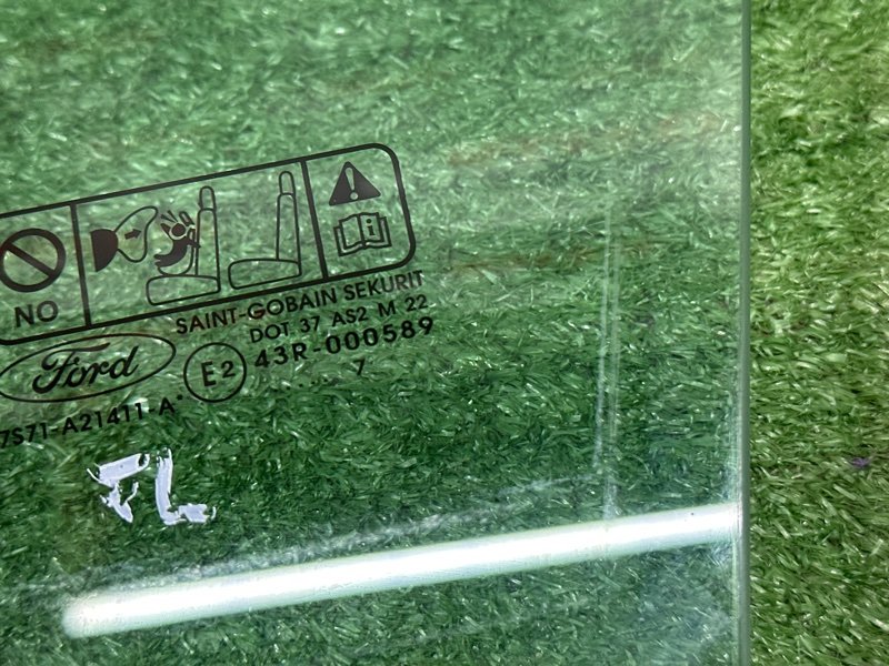 Стекло двери Ford Mondeo 4