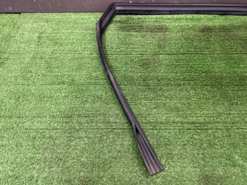 Уплотнитель стекла двери Chevrolet Captiva C100