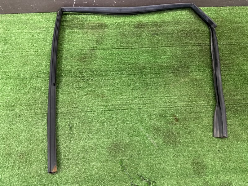 Уплотнитель стекла двери Chevrolet Captiva C100