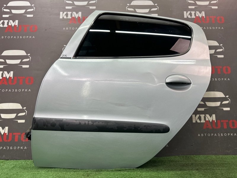 Дверь Peugeot 206