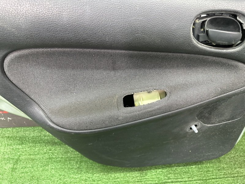 Дверь Peugeot 206