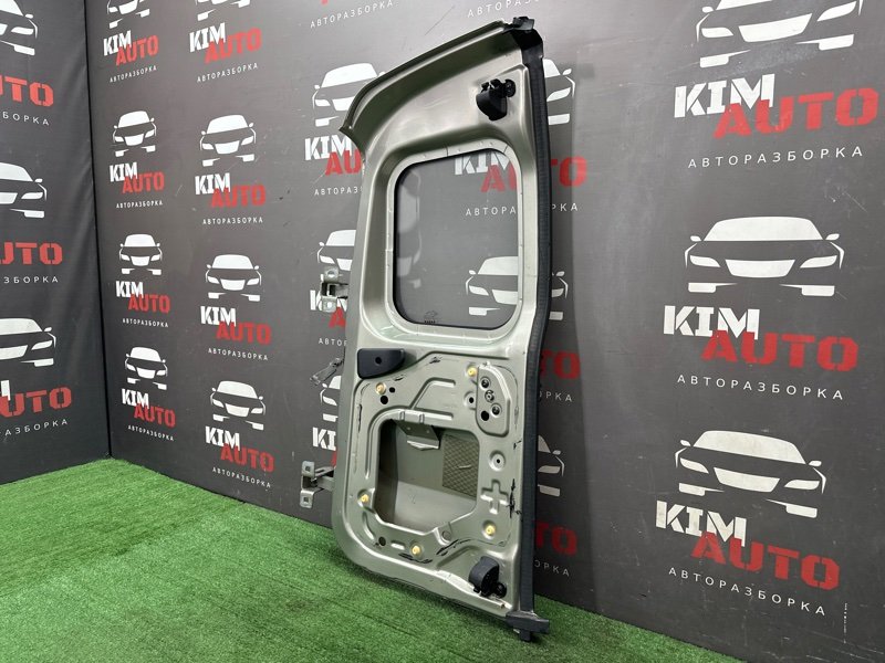 Дверь распашная Lada Largus