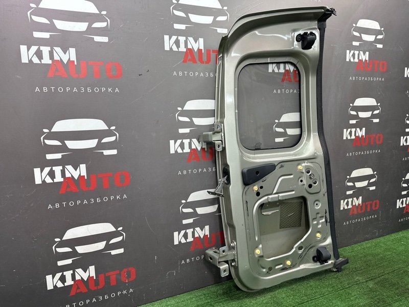 Дверь распашная Lada Largus