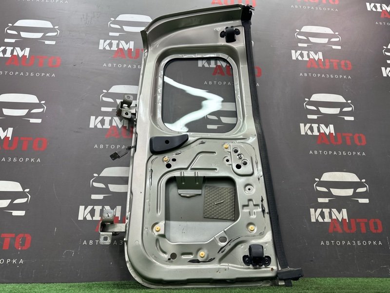 Дверь распашная Lada Largus