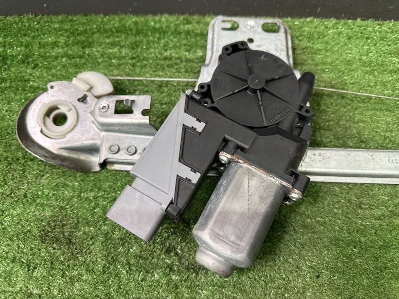 Механизм стеклоподъёмника с мотором Peugeot 307