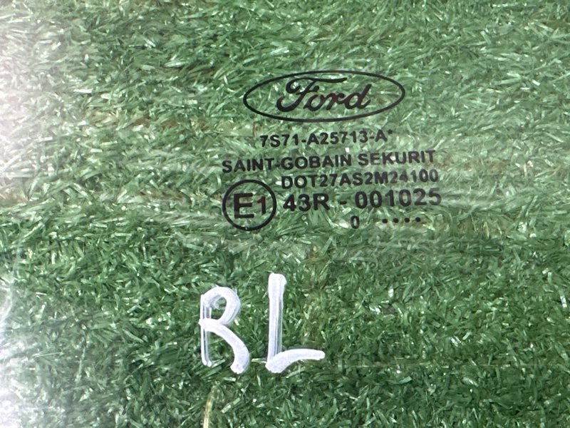 Стекло двери Ford Mondeo 4