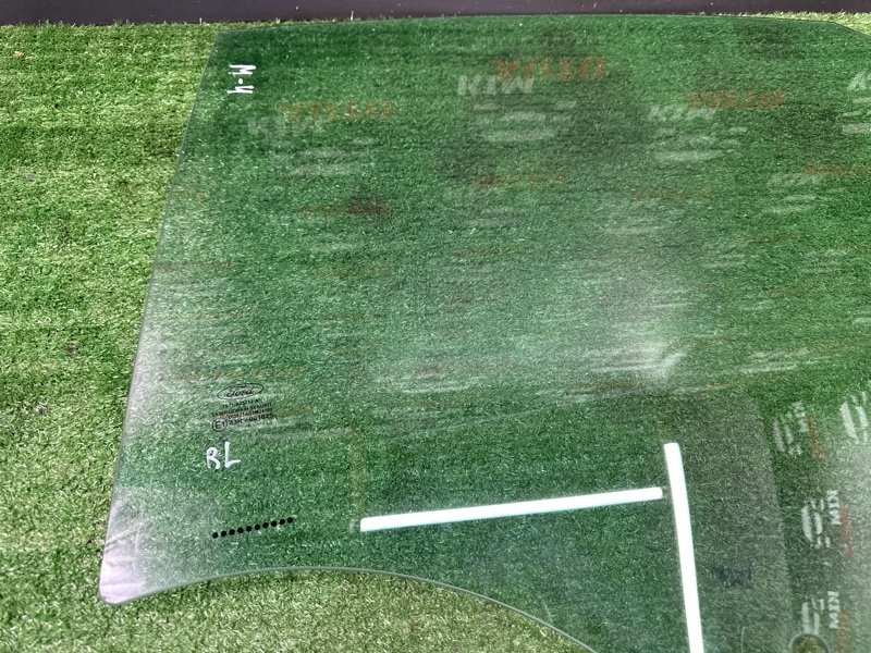 Стекло двери Ford Mondeo 4