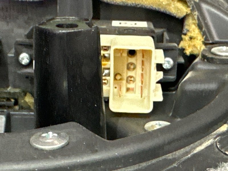 Обшивка двери Chevrolet Captiva C100