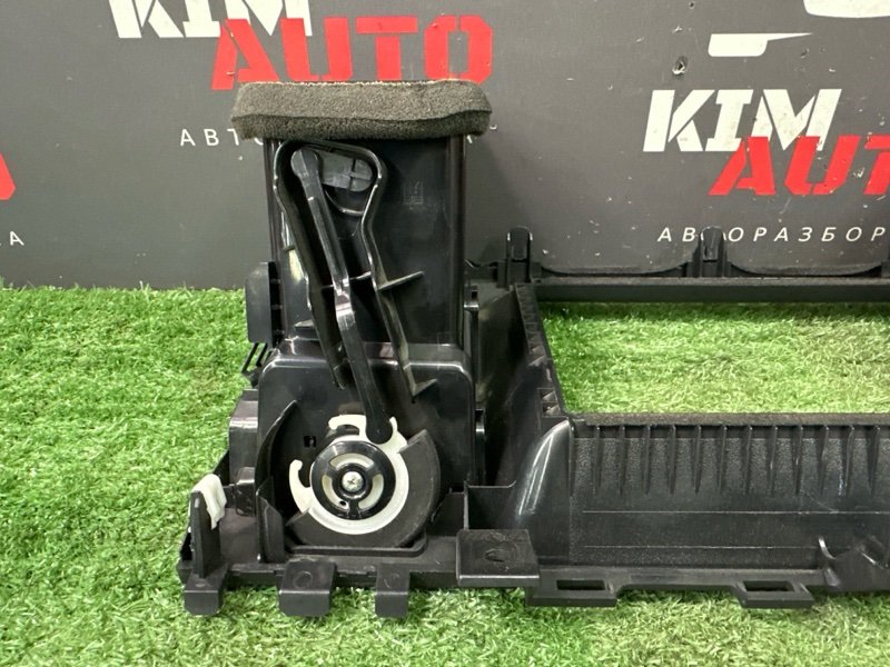 Дефлектор отопителя центральный Nissan Murano 2008 Z51