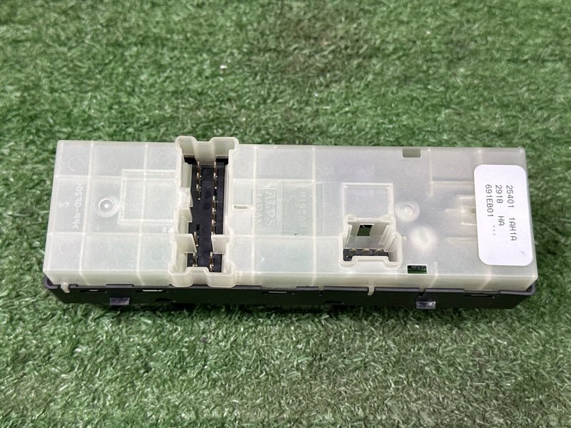 Блок управления стеклоподъемниками Nissan Murano 2008 Z51