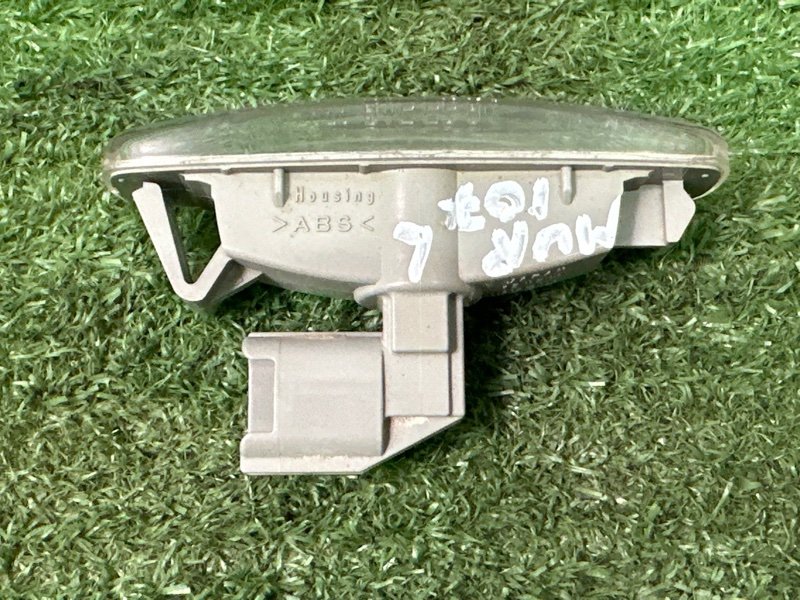 Повторитель поворота в крыло Nissan Murano 2008 Z51