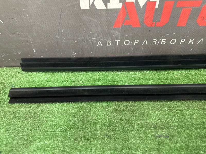 Уплотнитель стекла(бархотка) внутренний Nissan Murano 2008 Z51