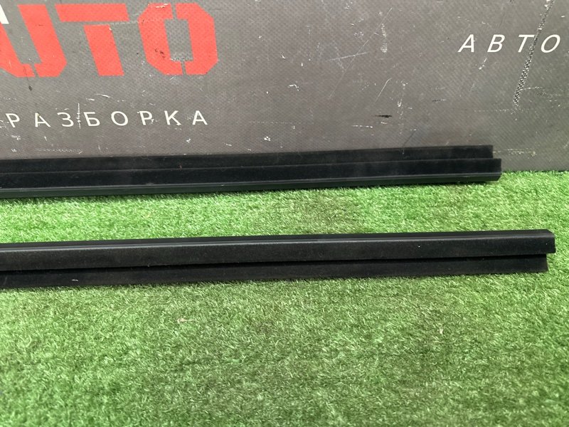 Уплотнитель стекла(бархотка) внутренний Nissan Murano 2008 Z51