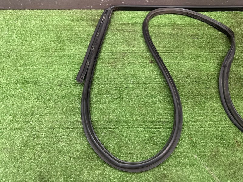 Уплотнитель двери Nissan Murano 2008 Z51