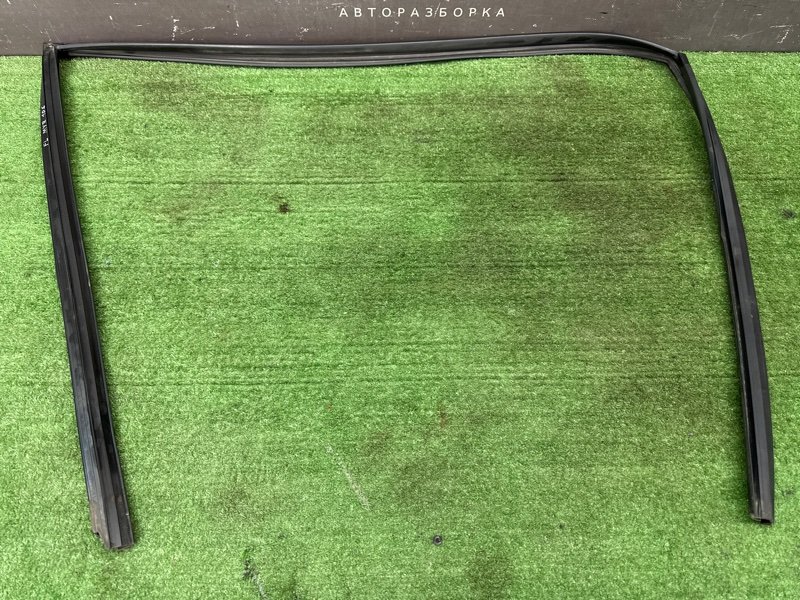 Уплотнитель стекла направляющий Nissan Murano 2008 Z51