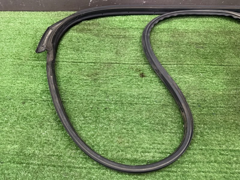 Уплотнитель двери Nissan Murano 2008 Z51