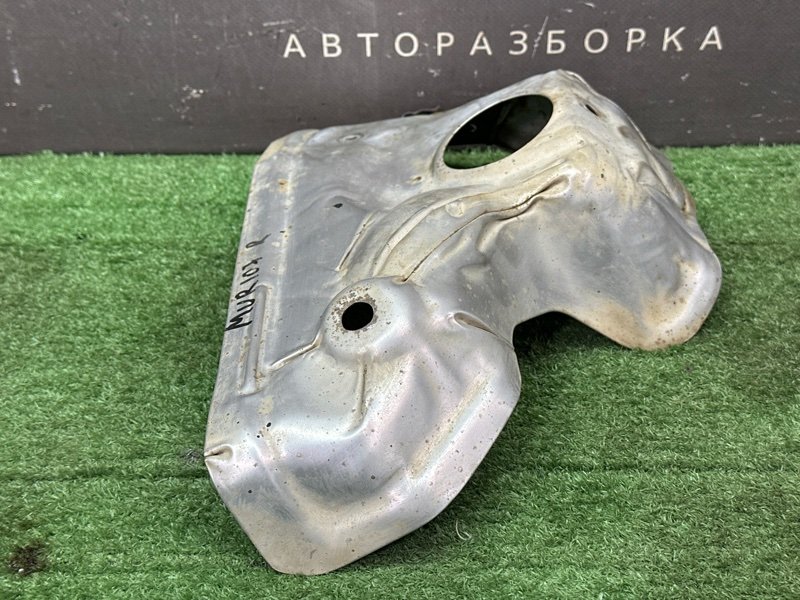 Тепловой экран выпускного коллектора Nissan Murano 2008 Z51