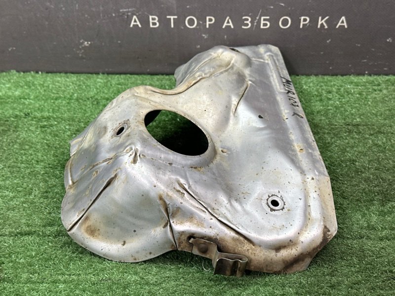 Тепловой экран выпускного коллектора Nissan Murano 2008 Z51