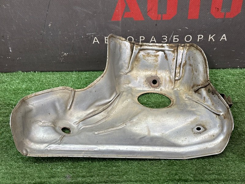 Тепловой экран выпускного коллектора Nissan Murano 2008 Z51