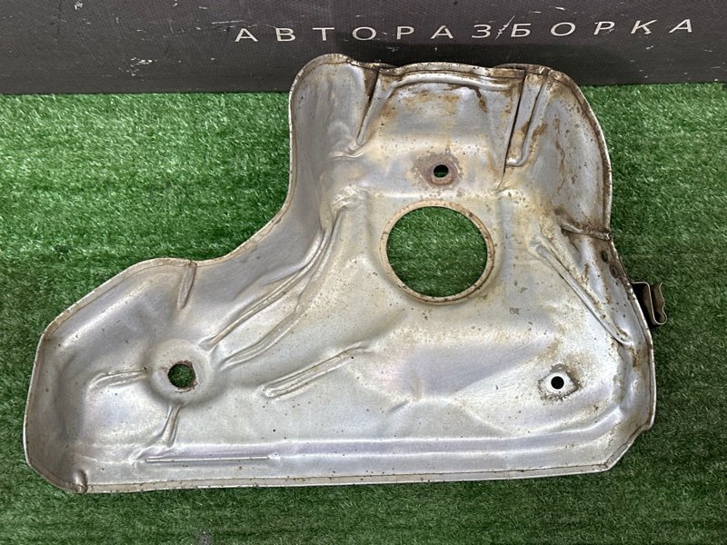 Тепловой экран выпускного коллектора Nissan Murano 2008 Z51