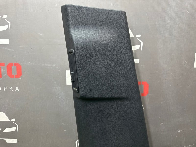 Накладка центральной стойки нижняя Nissan Murano 2008 Z51