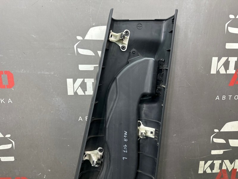 Накладка центральной стойки нижняя Nissan Murano 2008 Z51