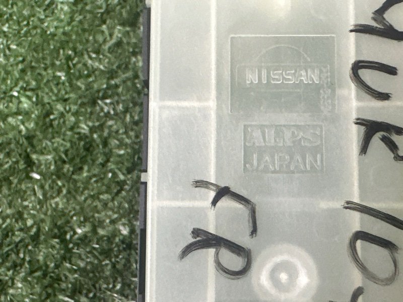 Кнопка стеклоподъемника Nissan Murano 2008 Z51