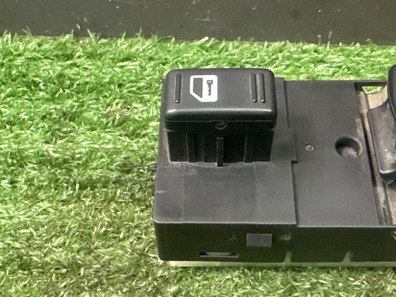 Кнопка стеклоподъемника Nissan Murano 2008 Z51