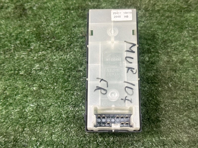 Кнопка стеклоподъемника Nissan Murano 2008 Z51